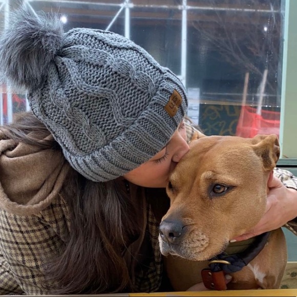 Meet your Posher, Nicole - Picture 3 of 4